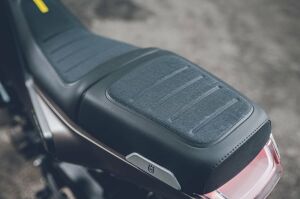 Husqvarna 125 Svartpilen Ergo Arka Koltuk